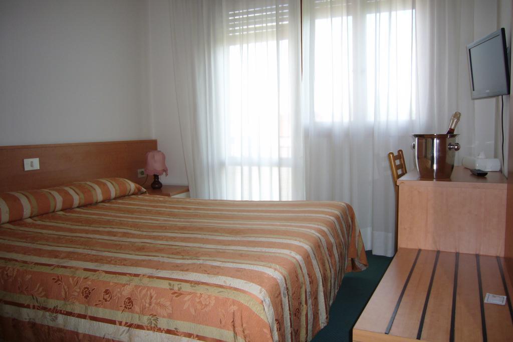 Hotel Kristall San Donà di Piave Buitenkant foto