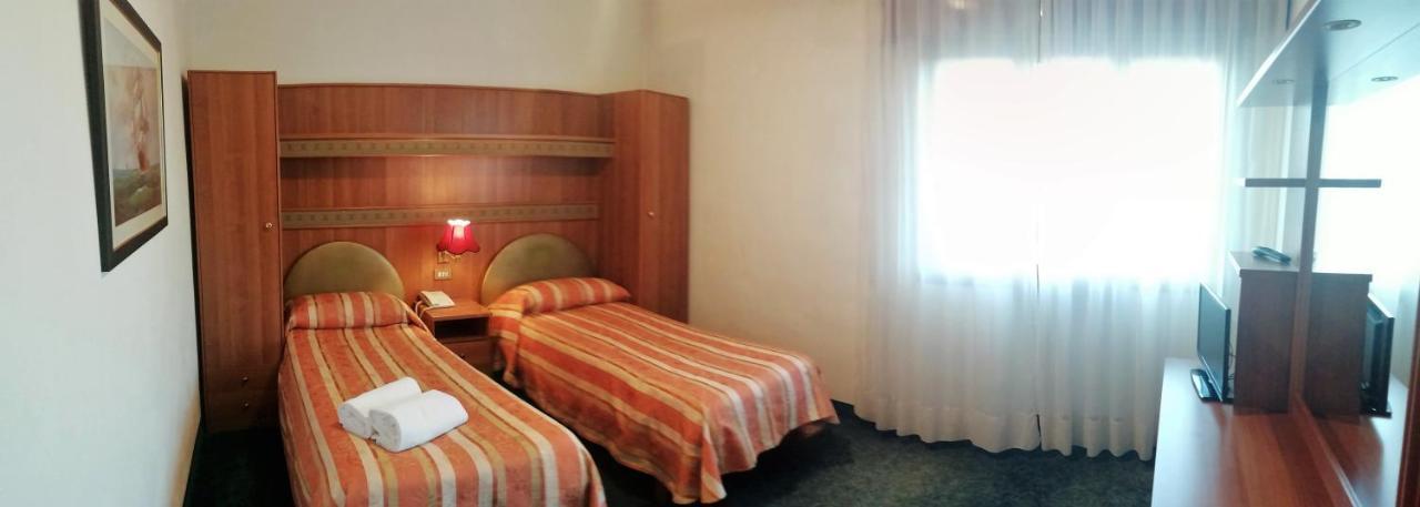 Hotel Kristall San Donà di Piave Buitenkant foto
